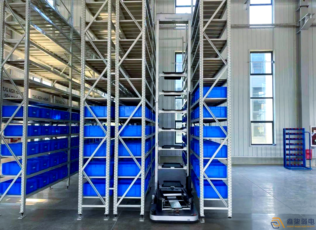 倉庫STU料箱機(jī)器人解決方案